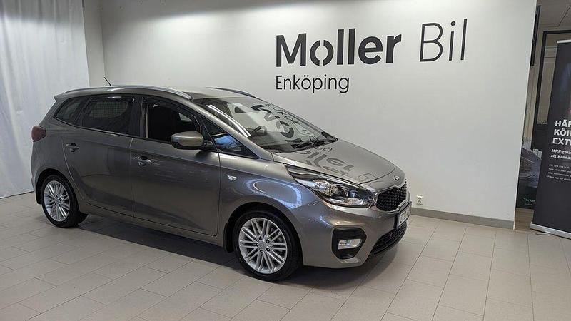 Grå Begagnad 2018 Kia Carens Minibuss | 159 900 kr (Lite dyr) - Bild 1/4