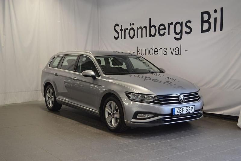Silver Begagnad 2020 VW Passat Kombi | 259 000 kr (Marknadspris) - Bild 1/4