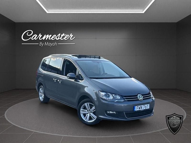 Mörkgrå (grå) Begagnad 2019 VW Sharan Minibuss | 319 990 kr (Lite dyr) - Bild 1/4