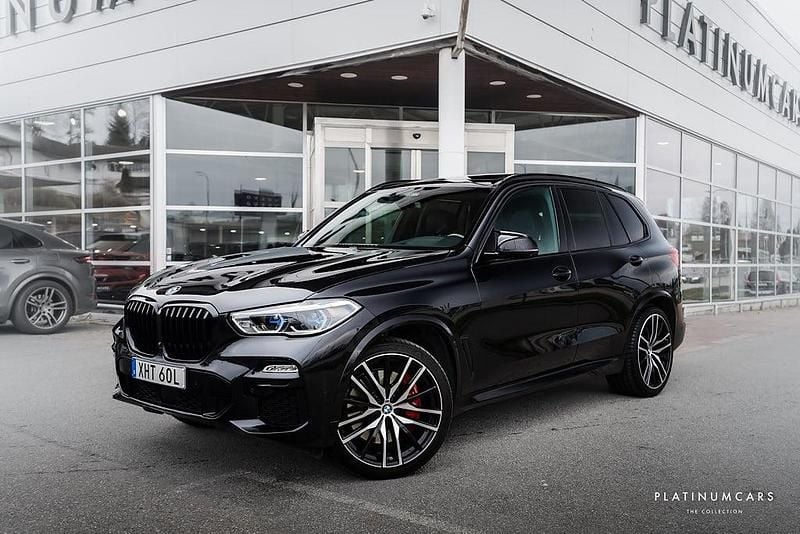 Svart Begagnad 2021 BMW X5 M Sport SUV | 699 000 kr (Marknadspris) - Bild 1/4