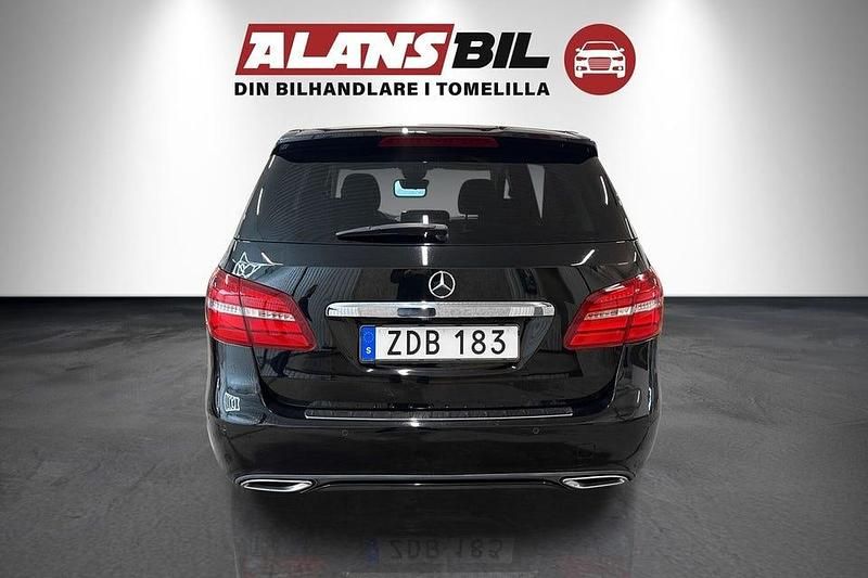 Begagnad Mercedes B180 Urban 109 HK (80 kW) 2017 Svart Minibuss