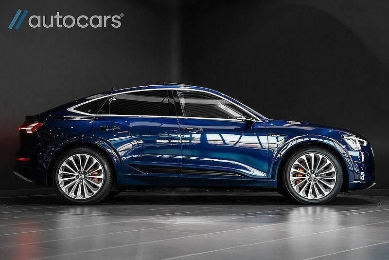 Blå Begagnad 2020 Audi e-tron Sportback Sport SUV | 449 000 kr (Dyr) - Bild 1/4