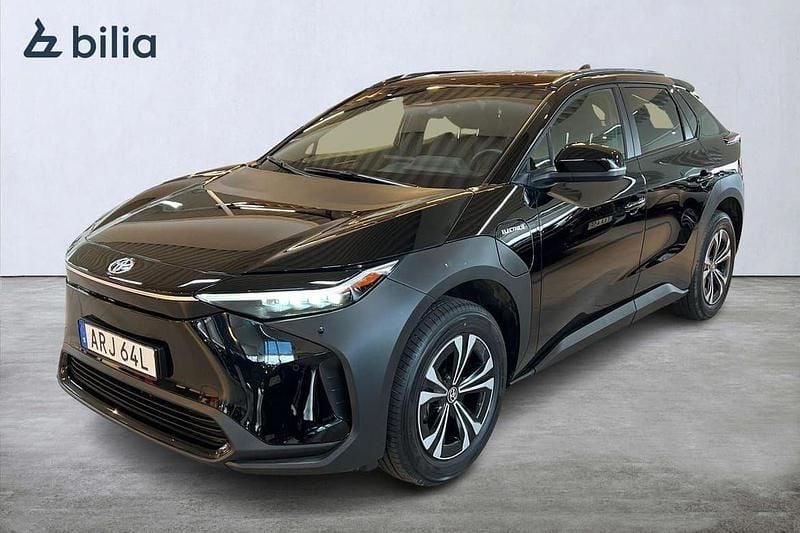 Svart Begagnad 2023 Toyota bZ4X Style SUV | 379 900 kr - Bild 1/4