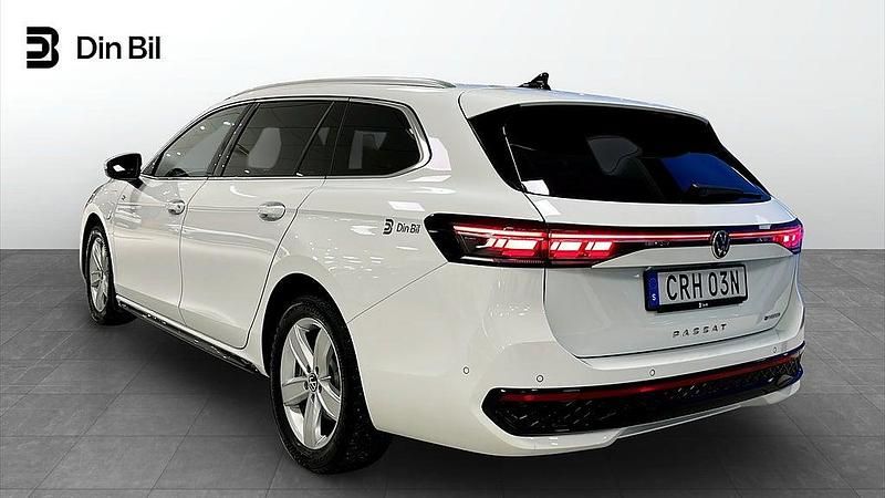 Begagnad VW Passat R-line 177 HK (130 kW) 2025 Pure white Kombi