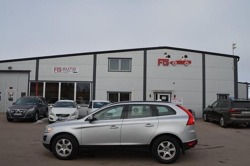 Begagnad Volvo XC60 Momentum 163 HK (119 kW) 2010 Ljusgrå SUV