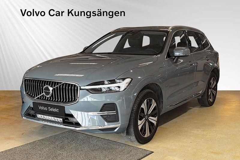 Grå Begagnad 2022 Volvo XC60 Plus SUV | 469 900 kr (Lite dyr) - Bild 1/3