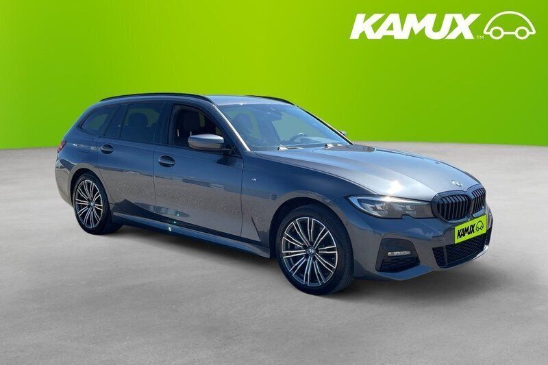 Silver/grå Begagnad 2021 BMW 330e M Sport Kombi | 258 900 kr (Marknadspris) - Bild 1/4