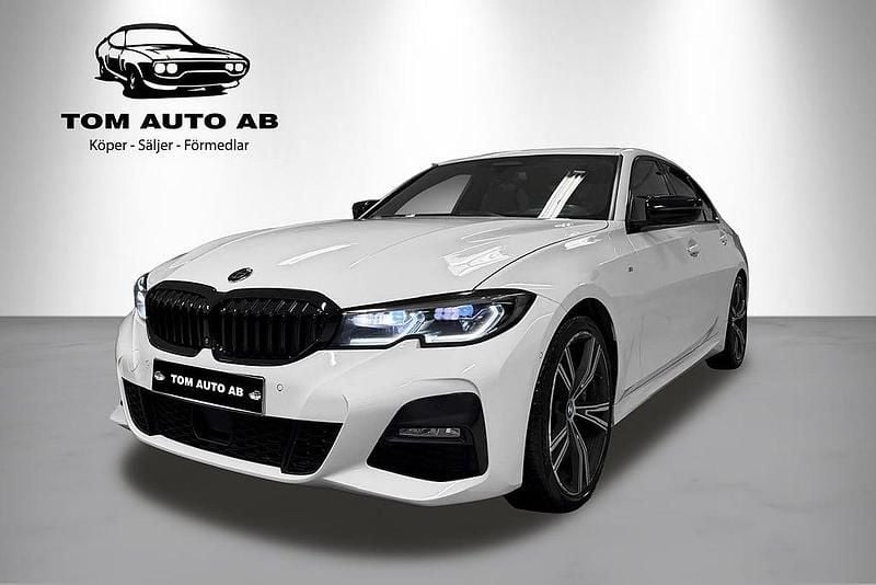 Vit Begagnad 2019 BMW 330 Sedan | 299 900 kr (Dyr) - Bild 1/4