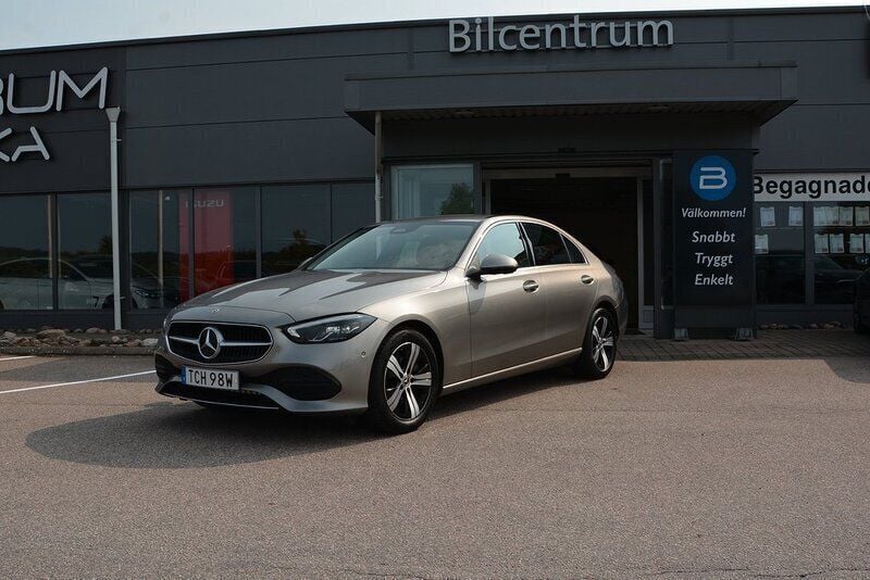 Silver Begagnad 2023 Mercedes C220 Avantgarde Sedan | 405 000 kr (Marknadspris) - Bild 1/4