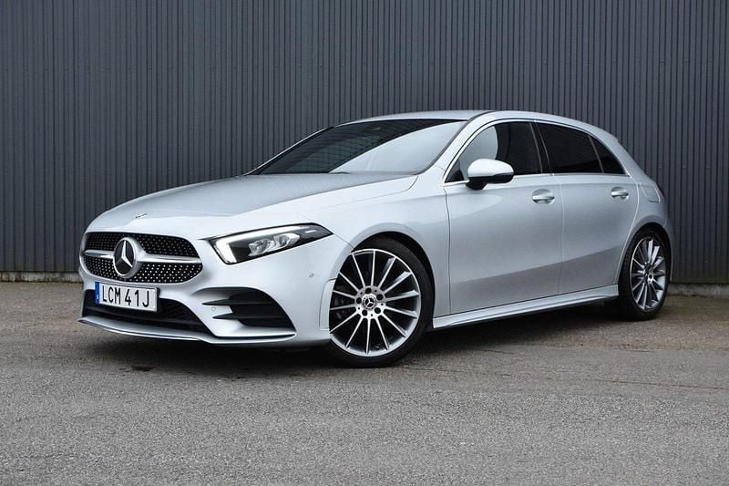 Silver Begagnad 2019 Mercedes A200 AMG Halvkombi | 259 900 kr (Marknadspris) - Bild 1/4