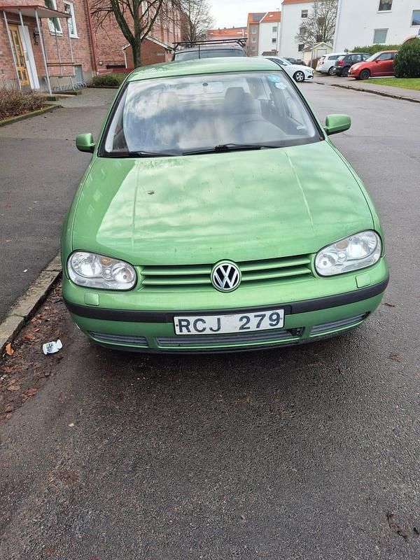 Begagnad 2000 VW Golf IV Halvkombi | 8 300 kr (Marknadspris) - Bild 1/4
