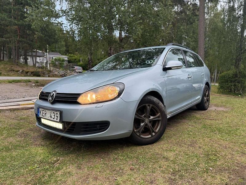 Ljusblå Begagnad 2009 VW Golf VI Kombi | 37 900 kr (Marknadspris) - Bild 1/4