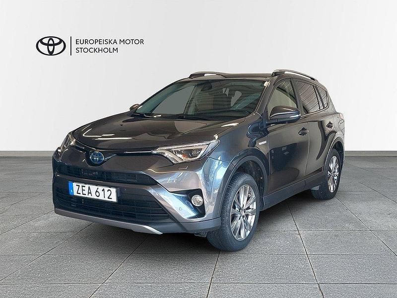 Mörkgrå Begagnad 2017 Toyota RAV4 Hybrid Executive SUV | 269 900 kr (Lite dyr) - Bild 1/3