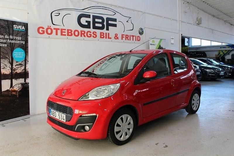 Röd Begagnad 2012 Peugeot 107 Halvkombi | 44 900 kr (Bra pris) - Bild 1/3