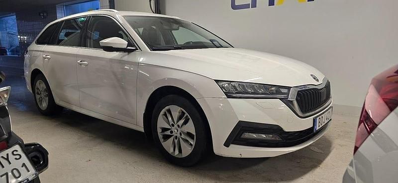 Vit Begagnad 2022 Skoda Octavia G-TEC Kombi | 154 900 kr (Superpris) - Bild 1/4