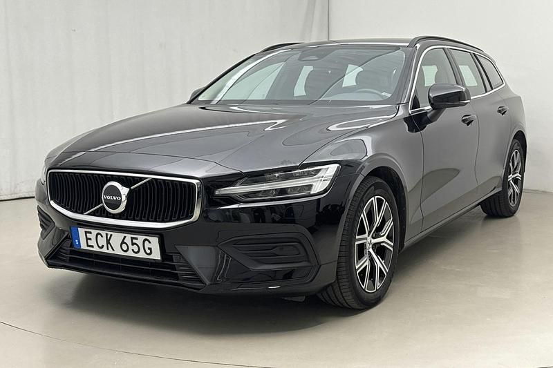Svart Begagnad 2023 Volvo V60 Core Kombi | 299 000 kr (Bra pris) - Bild 1/4