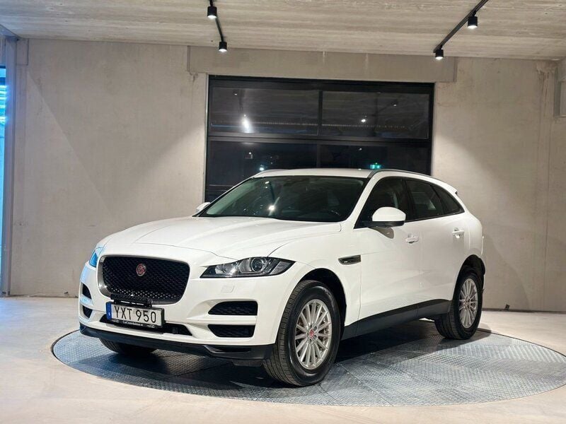 Vit Begagnad 2017 Jaguar F-Pace SUV | 269 000 kr - Bild 1/4