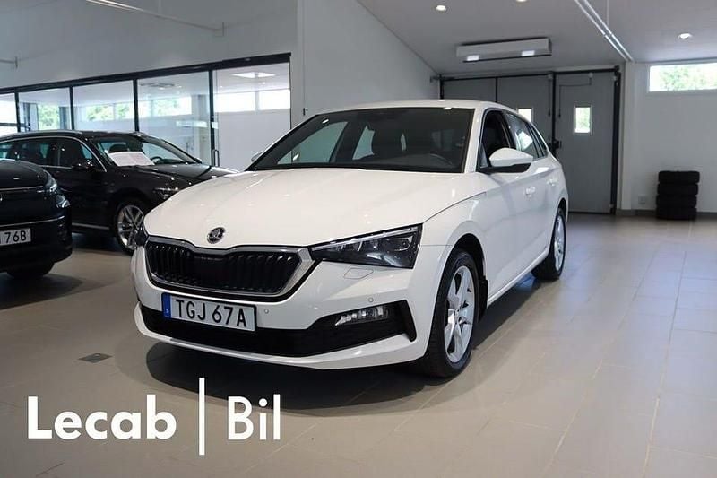 Vit Begagnad 2022 Skoda Scala Halvkombi | 209 500 kr (Bra pris) - Bild 1/4