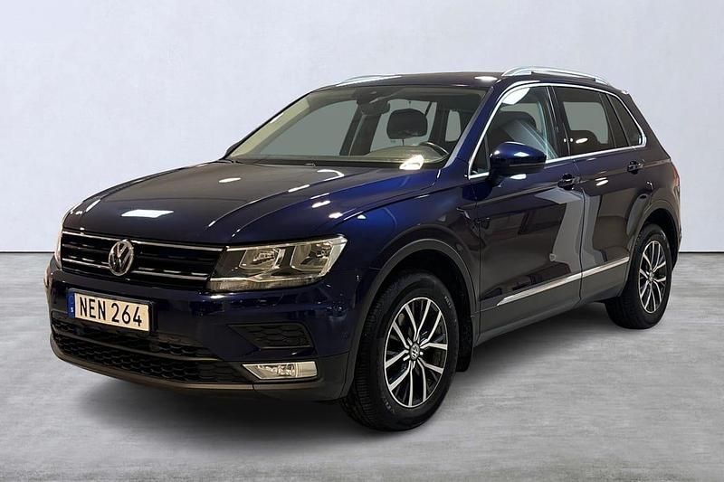 Mörkblå (blå) Begagnad 2016 VW Tiguan SUV | 224 900 kr (Dyr) - Bild 1/4
