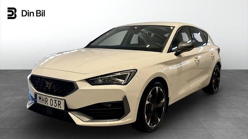 Vit (candy white) Begagnad 2023 Cupra Leon Kombi | 264 900 kr (Marknadspris) - Bild 1/4