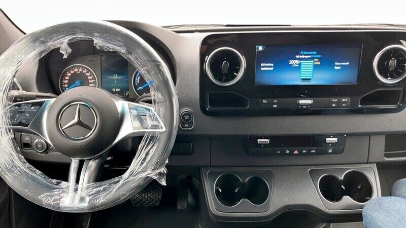 Begagnad Mercedes E-Sprinter 11 kW (15 HK) 2024 Vit Van