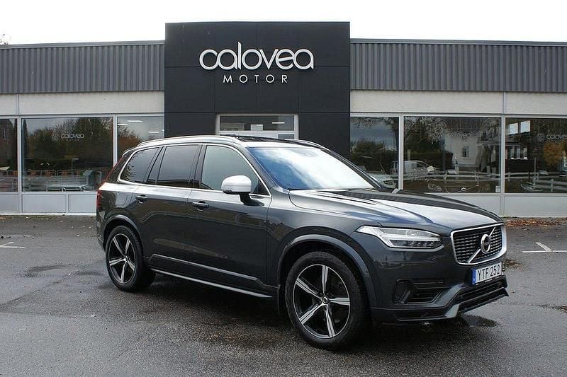 Grå Begagnad 2018 Volvo XC90 R-Design SUV | 449 900 kr (Bra pris) - Bild 1/4