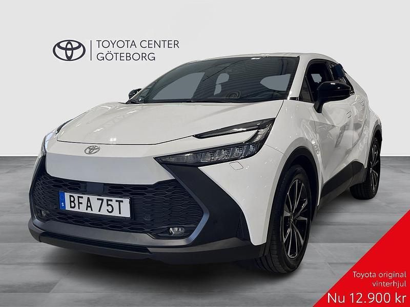 Vit Begagnad 2024 Toyota C-HR Style SUV | 339 900 kr (Marknadspris) - Bild 1/4