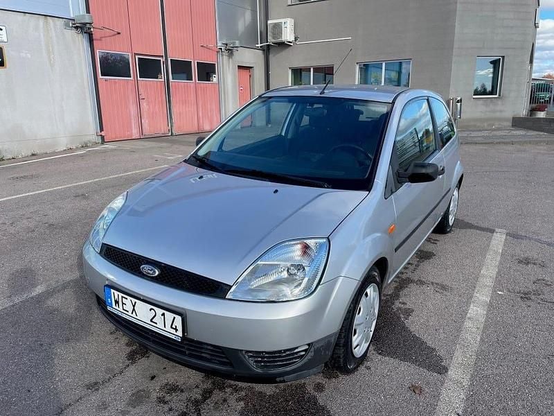 Begagnad Ford Fiesta 70 HK (51 kW) 2005 Halvkombi