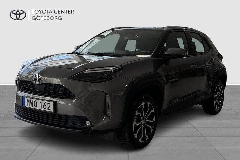 Grön Begagnad 2022 Toyota Yaris Cross Active SUV | 269 900 kr (Marknadspris) - Bild 1/3