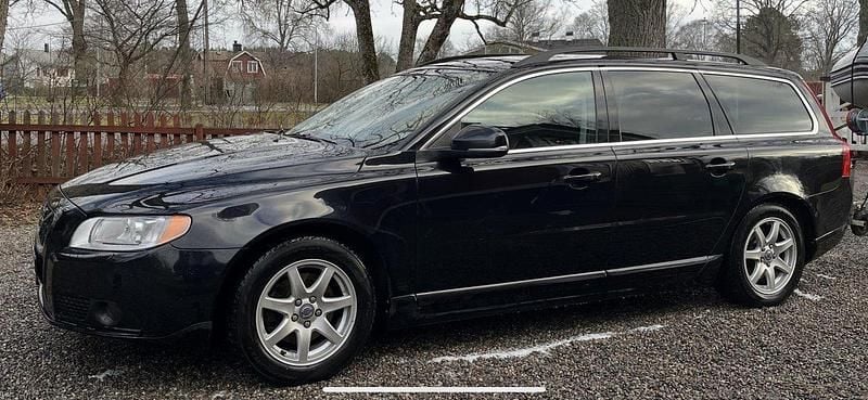 Svart Begagnad 2013 Volvo V70 Momentum Kombi | 99 000 kr (Marknadspris) - Bild 1/4