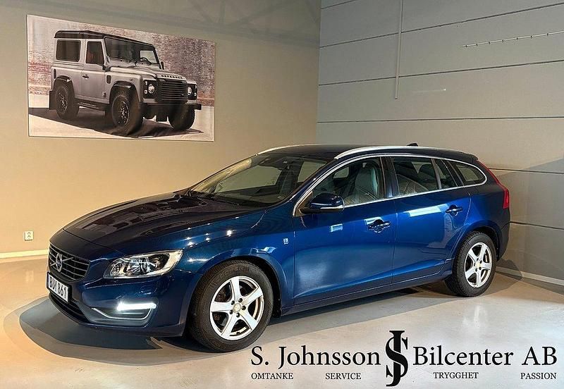 Blå Begagnad 2014 Volvo V60 Momentum Kombi | 112 900 kr (Marknadspris) - Bild 1/4