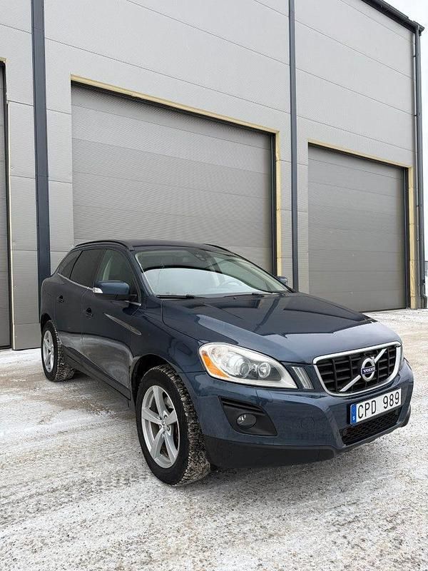 Blå Begagnad 2010 Volvo XC60 Momentum SUV | 59 900 kr (Marknadspris) - Bild 1/4