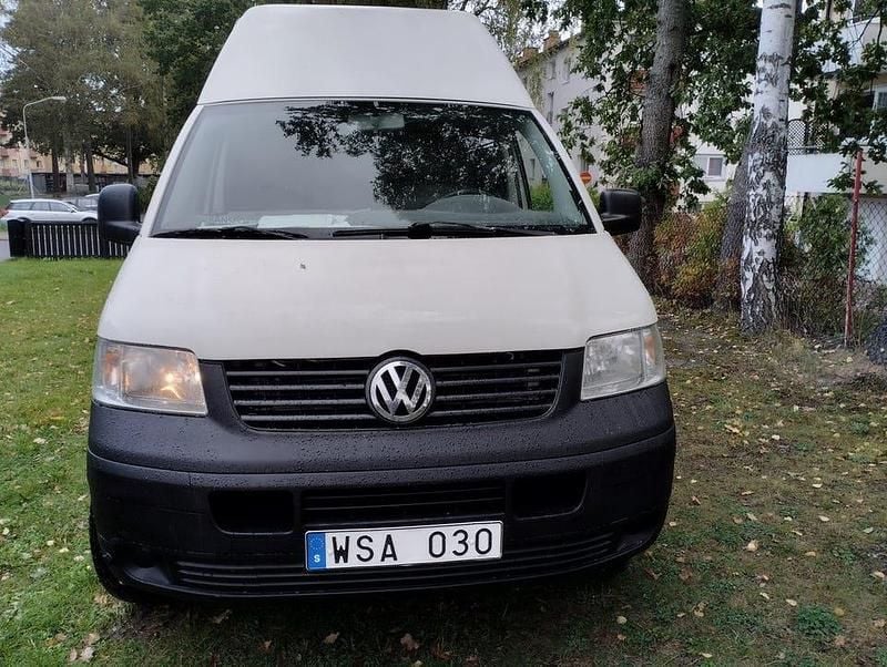 Begagnad VW Caravelle 131 HK (96 kW) 2005 Minibuss