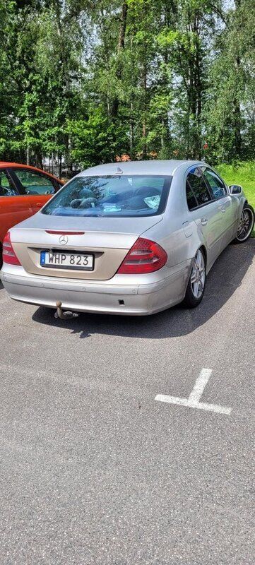 Silver Begagnad 2004 Mercedes E270 Avantgarde Sedan | 15 000 kr - Bild 1/4