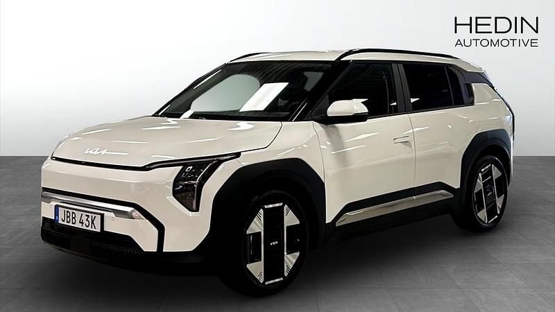 Vit (white) Begagnad 2024 Kia EV3 Plus SUV | 498 000 kr (Marknadspris) - Bild 1/4
