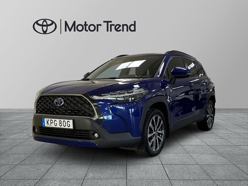 Blå Begagnad 2023 Toyota Corolla Cross Style SUV | 359 900 kr (Lite dyr) - Bild 1/3