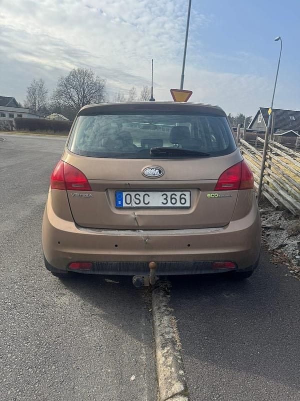 Begagnad Kia Venga 90 HK (66 kW) 2010 Halvkombi