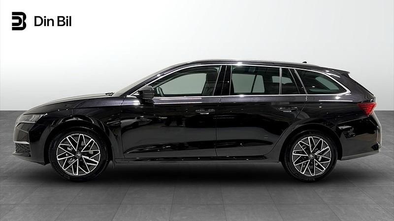 Svart Ny 2026 Skoda Octavia Kombi | 377 100 kr - Bild 1/4