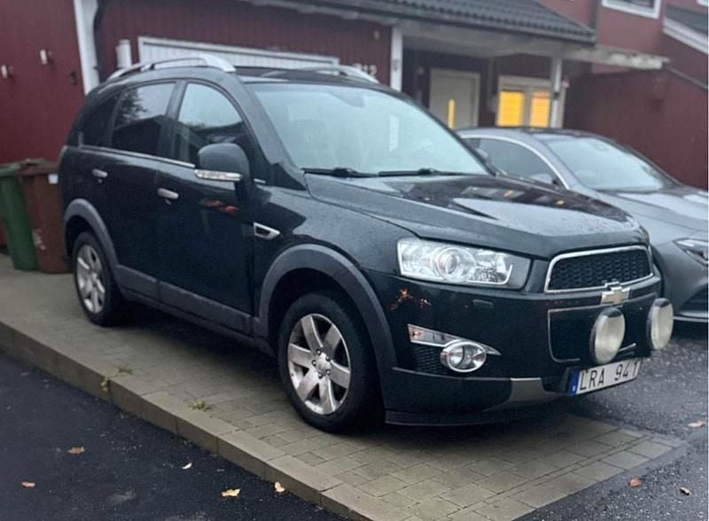 Svart Begagnad 2011 Chevrolet Captiva SUV | 34 900 kr - Bild 1/4
