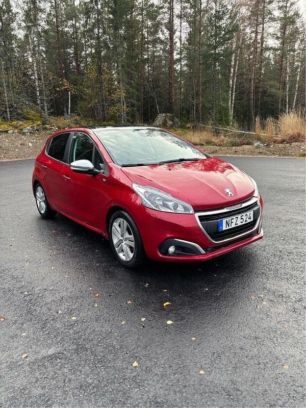 Röd Begagnad 2017 Peugeot 208 Halvkombi | 79 900 kr (Bra pris) - Bild 1/4