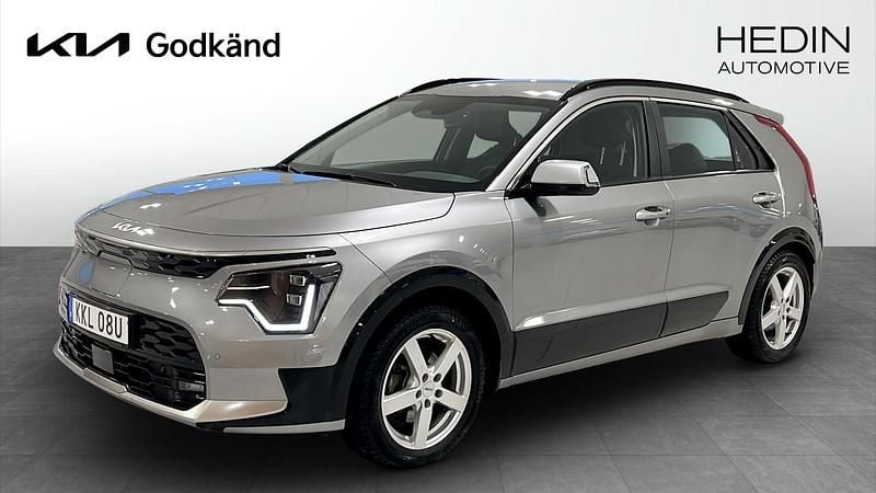 Grå Begagnad 2023 Kia e-Niro SUV | 289 900 kr - Bild 1/4