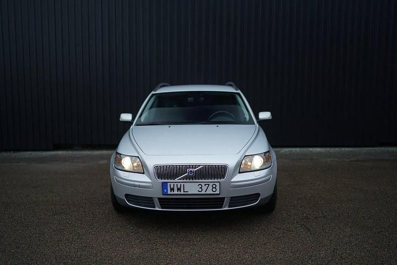 Begagnad Volvo V50 140 HK (102 kW) 2005 Ljusgrå Kombi