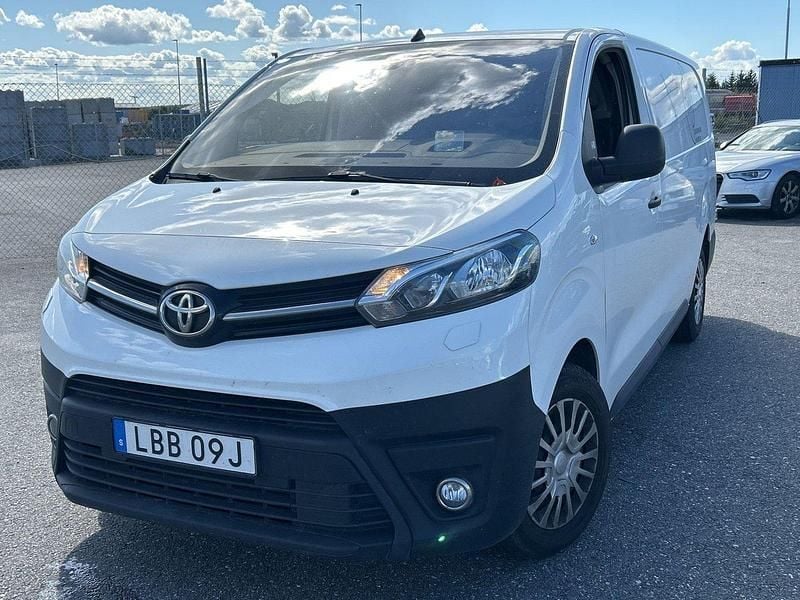 Vit Begagnad 2022 Toyota Proace Van | 154 000 kr - Bild 1/4