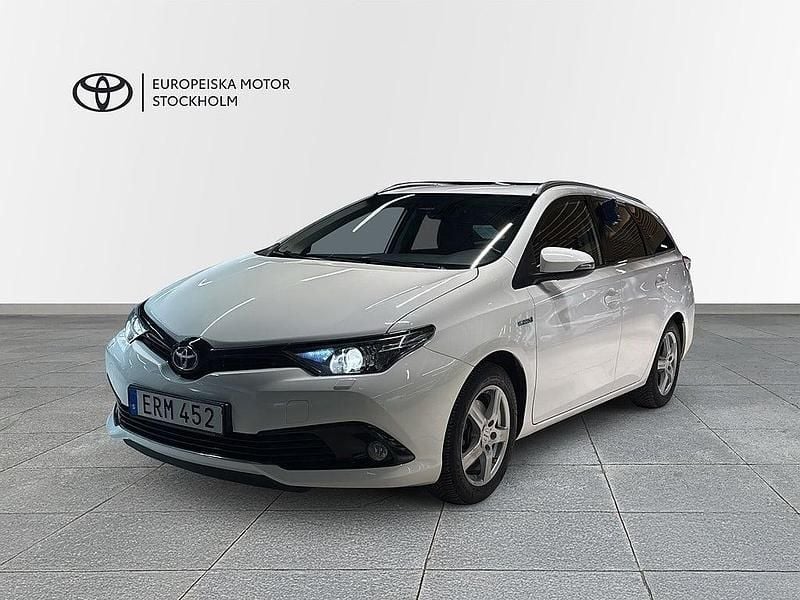 Vit Begagnad 2018 Toyota Auris Touring Sports Kombi | 174 900 kr (Marknadspris) - Bild 1/3