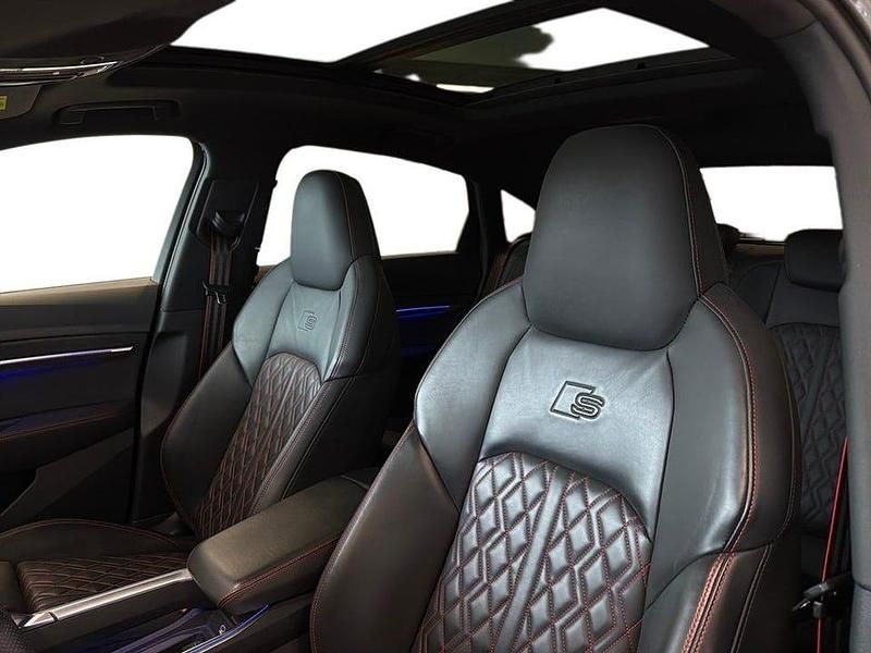 Begagnad Audi Q8 Sportback e-tron S-Line 300 kW (408 HK) 2023 Daytonagrå pärleffekt SUV