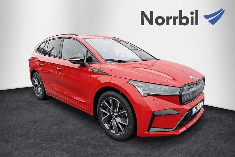 Röd Begagnad 2024 Skoda Enyaq iV SportLine SUV | 549 900 kr (Marknadspris) - Bild 1/4