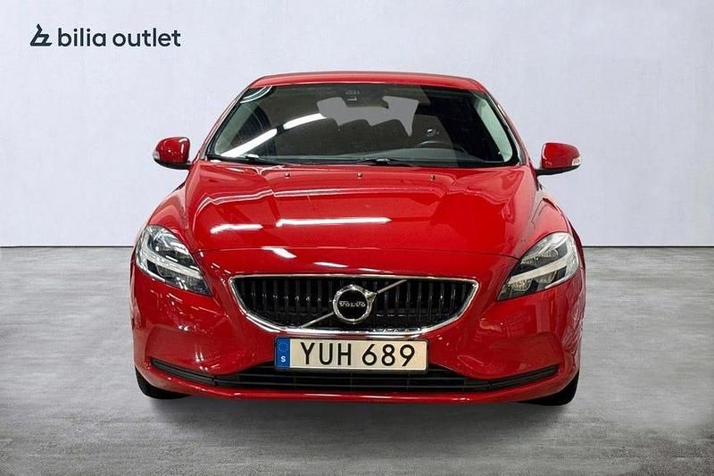 Begagnad Volvo V40 Business Edition 152 HK (111 kW) 2017 Röd Halvkombi