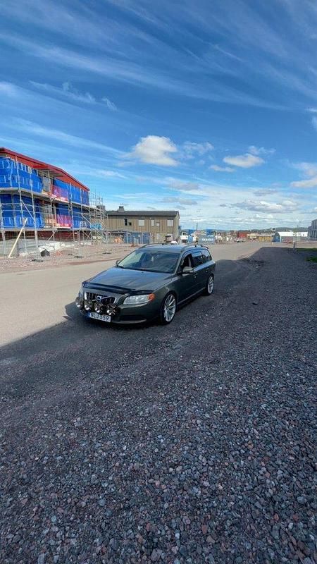 Grön Begagnad 2011 Volvo V70 Drive Kinetic Kombi | 52 000 kr (Marknadspris) - Bild 1/4