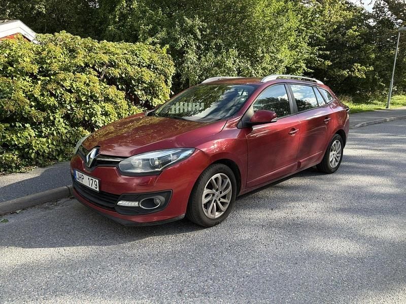 Röd Begagnad 2014 Renault Mégane GrandTour Exception Kombi | 45 000 kr (Bra pris) - Bild 1/4