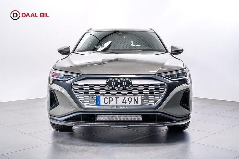 Begagnad Audi Q8 e-tron Proline 300 kW (408 HK) 2023 Grå SUV